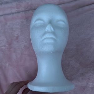 white manikin head